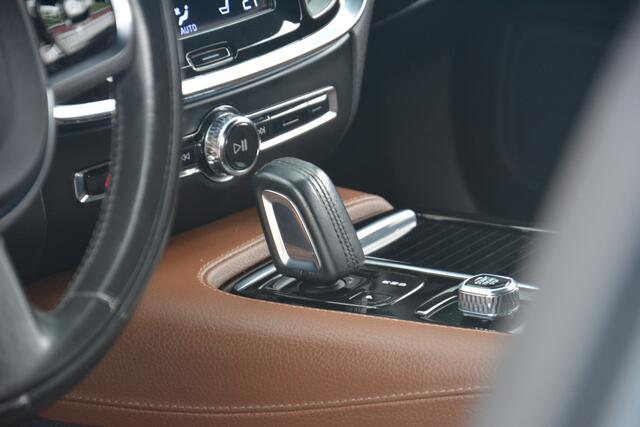 Volvo V60 2.0 T6 Recharge AWD Business Pro | Navigatie | Sportstoelen | Pilot Assist | Stoelverwarming | NL auto!! |