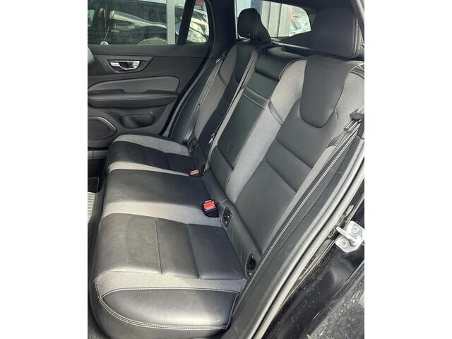 Volvo V60 2.0 T8 Twin Engine AWD R-Design 331PK | Achteruitrijcamera | Nieuwe APK | LED | Carplay | Lederen Bekleding | Elektrisch Bestuurdersstoel met Geheugen | Elektrisch Verstelbare Passagiersstoel | Stoelverwarming | Navigatie | 2 Sleutels | Elek Achterklep |