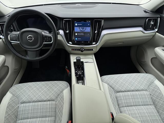 Volvo V60 2.0 B3 177pk Core / Adaptieve cruise control / Camera achter / BLIS / Elektrische achterklep / Keyles entry /