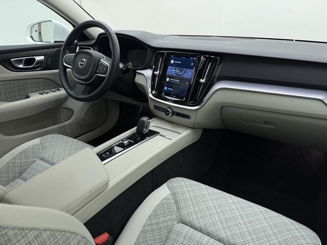 Volvo V60 2.0 B3 177pk Core / Adaptieve cruise control / Camera achter / BLIS / Elektrische achterklep / Keyles entry /