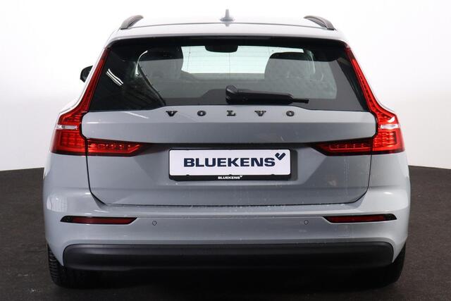 Volvo V60 B4 197pk Essential Edition - Intellisafe Assist/Surround - LED-koplampen - Google Infotainment - Parkeersensoren voor & achter - Parkeercamera achter - Verwarmbare voorstoelen & achterbank - Verwarmbaar stuurwiel - 18' velgen