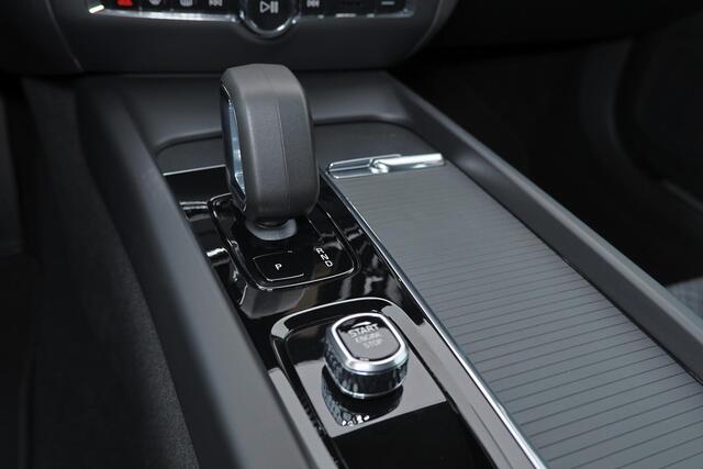 Volvo V60 B4 197pk Essential Edition - Intellisafe Assist/Surround - LED-koplampen - Google Infotainment - Parkeersensoren voor & achter - Parkeercamera achter - Verwarmbare voorstoelen & achterbank - Verwarmbaar stuurwiel - 18' velgen