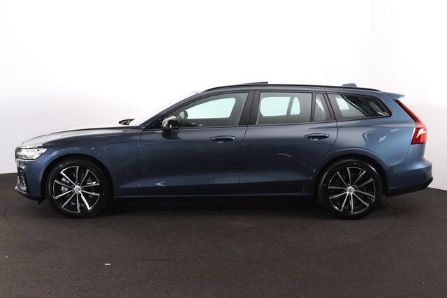 Volvo V60 T8 Plug-in hybrid AWD Plus Dark Performance Edit. - Panorama/schuifdak - IntelliSafe Assist & Surround - 360º Camera - Head-up Display - Harman/Kardon audio - Elektrisch verstel. voorstoelen met geheugen - Verwarmbare voorstoelen voor achter & stuurwiel -