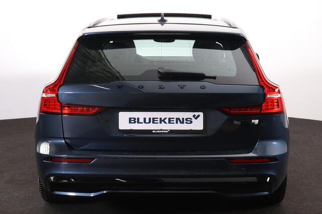 Volvo V60 T8 Plug-in hybrid AWD Plus Dark Performance Edit. - Panorama/schuifdak - IntelliSafe Assist & Surround - 360º Camera - Head-up Display - Harman/Kardon audio - Elektrisch verstel. voorstoelen met geheugen - Verwarmbare voorstoelen voor achter & stuurwiel -