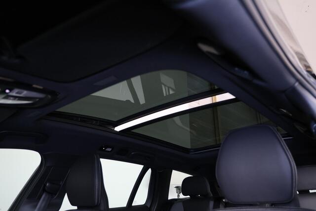 Volvo V60 T8 Plug-in hybrid AWD Plus Dark Performance Edit. - Panorama/schuifdak - IntelliSafe Assist & Surround - 360º Camera - Head-up Display - Harman/Kardon audio - Elektrisch verstel. voorstoelen met geheugen - Verwarmbare voorstoelen voor achter & stuurwiel -