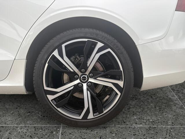 Volvo V60 2.0 B3 Plus Dark