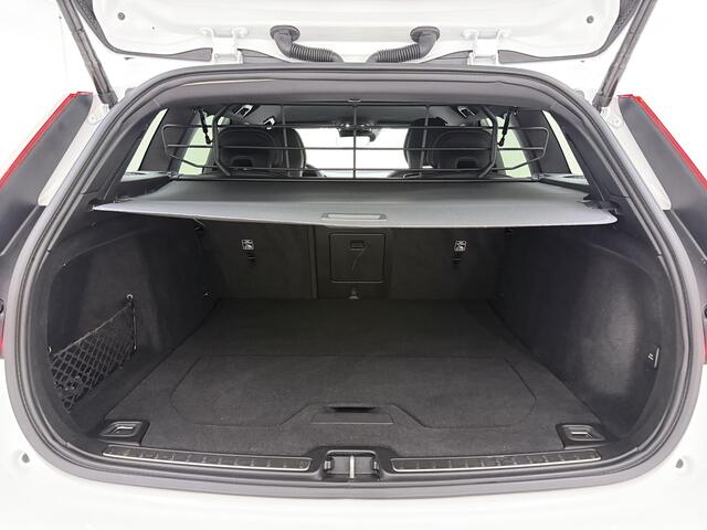 Volvo V60 B3 177pk R-Design / Harman&Kardon Audio / Elektr. Bestuurdersstoel / Stoel + Stuurw. Verwarming / Adapt. Cruise Control / 19'' / Getint glas /
