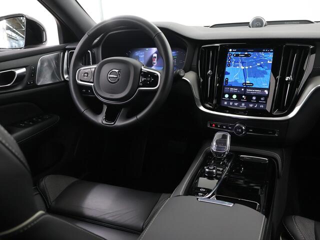 Volvo V60 2.0 T6 Plug-in hybrid AWD Ultra Dark | B&W Audio | HUD | Stoelverwarming V+A | Panoramadak | Memory stoelen | Dodehoek detectie | Camera 360° |