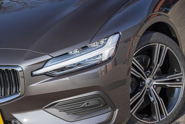 Volvo V60 2.0 B3 MILD HYBRID CORE GOOGLE