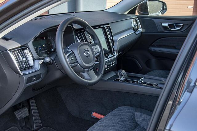 Volvo V60 2.0 B3 MILD HYBRID CORE GOOGLE