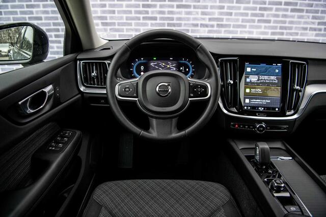 Volvo V60 2.0 B3 Core | Black Pack | Achteruitrijcamera | Parkeersensoren | Keyless Entry | Elektrische Achterklep | Navigatie | Cruise Control Adaptief | BLIS | Lighting Pack | Essential Sport Pack