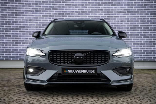 Volvo V60 2.0 B3 Core | Black Pack | Achteruitrijcamera | Parkeersensoren | Keyless Entry | Elektrische Achterklep | Navigatie | Cruise Control Adaptief | BLIS | Lighting Pack | Essential Sport Pack
