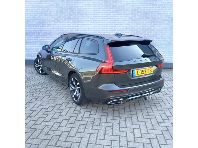 Volvo V60 2.0 T6 Recharge AWD R-Design | Plug-in Hybrid (PHEV) | Trekhaak | Panoramadak | Achteruitrijcamera | Parkeersensoren | Elektrische Achterklep | Elektrisch Verstelbare Voorstoelen | Stoelverwarming | Navigatie | Apple Carplay | Android Auto