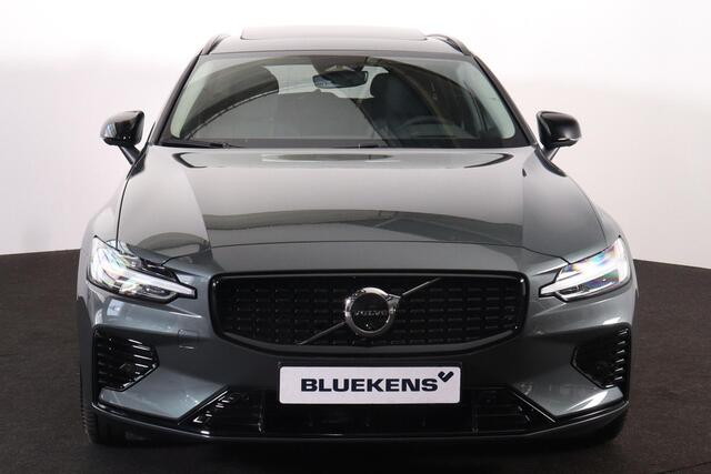 Volvo V60 T6 Recharge AWD Plus Dark - Panorama/schuifdak - IntelliSafe Assist & Surround - 360º Camera - Harman/Kardon audio - Verwarmde voorstoelen, stuur & achterbank - Parkeersensoren voor & achter - Elektr. bedienb. voorstoelen met geheugen - Head up display - 
