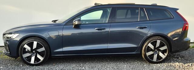 Volvo V60 2.0 T8 Phev AWD Plus Dark 19" Wielen - Panoramadak - Lighting - Harman Kardon Audio - 360 Camera -RA00 Interieur vol leder - voorruit verwarming - Achterbank verwarming - Memory stoelen