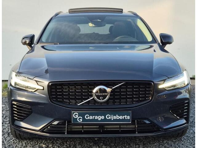 Volvo V60 2.0 T8 Phev AWD Plus Dark 19" Wielen - Panoramadak - Lighting - Harman Kardon Audio - 360 Camera -RA00 Interieur vol leder - voorruit verwarming - Achterbank verwarming - Memory stoelen