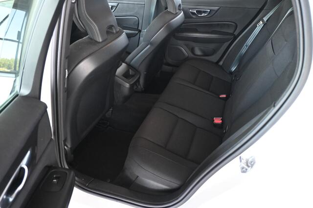 Volvo V60 2.0 B3 Momentum Advantage Automaat Navigatie Stuur/Stoelverwarming Inruil Mogelijk!