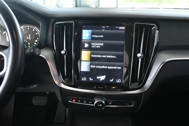 Volvo V60 2.0 B3 Momentum Advantage Automaat Navigatie Stuur/Stoelverwarming Inruil Mogelijk!