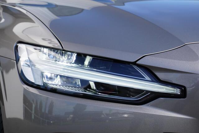 Volvo V60 2.0 B3 Inscription | BLIS | Trekhaak | Panorama-Schuifdak | Harman/Kardon Audio | Adaptieve cruise control |