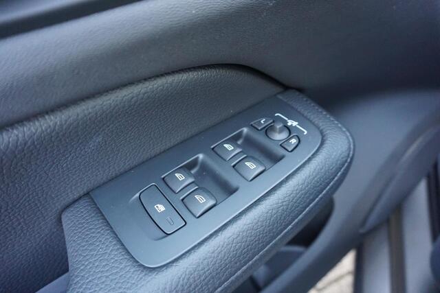 Volvo V60 2.0 B3 Inscription | BLIS | Trekhaak | Panorama-Schuifdak | Harman/Kardon Audio | Adaptieve cruise control |