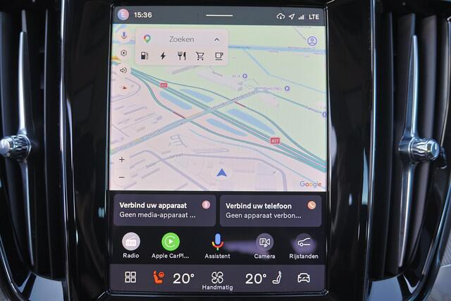 Volvo V60 T6 Recharge AWD Essential Bright - IntelliSafe Assist & Surround - Parkeercamera achter - Verwarmde voorstoelen, stuur & achterbank - Parkeersensoren voor & achter - Inklapbare trekhaak - 18' LMV