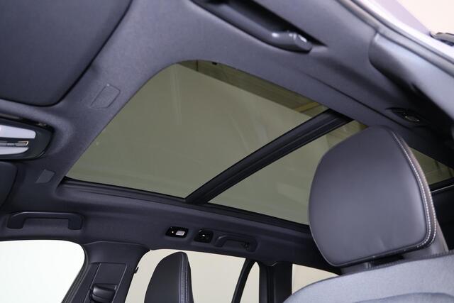 Volvo V60 T6 Recharge AWD Plus Dark - Panorama/schuifdak - IntelliSafe Assist & Surround - 360º Camera - Harman/Kardon audio - Verwarmde voorstoelen, stuur & achterbank - Parkeersensoren voor & achter - Elektr. bedienb. voorstoelen met geheugen - Head up display -