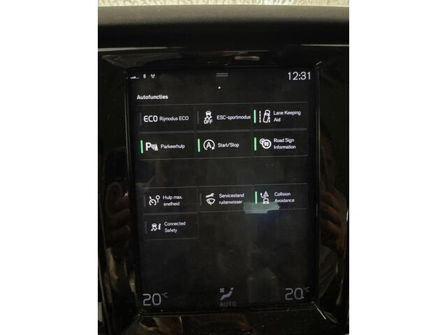 Volvo V60 2.0 T5 Momentum | Trekhaak | Lederen Bekleding | Eletkrische Achterklep | Cruise Control | Navigatie | Apple Carplay | Android Auto | Privacy Glass | Lichtmetalen Velgen 18 inch
