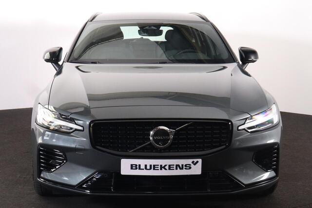 Volvo V60 T6 Recharge AWD Plus Dark - IntelliSafe Assist & Surround - 360º Camera - Harman/Kardon audio - Verwarmde voorstoelen, stuur & achterbank - Parkeersensoren voor & achter - Elektr. bedienb. voorstoelen met geheugen - Inklapbare trekhaak - 18' LMV