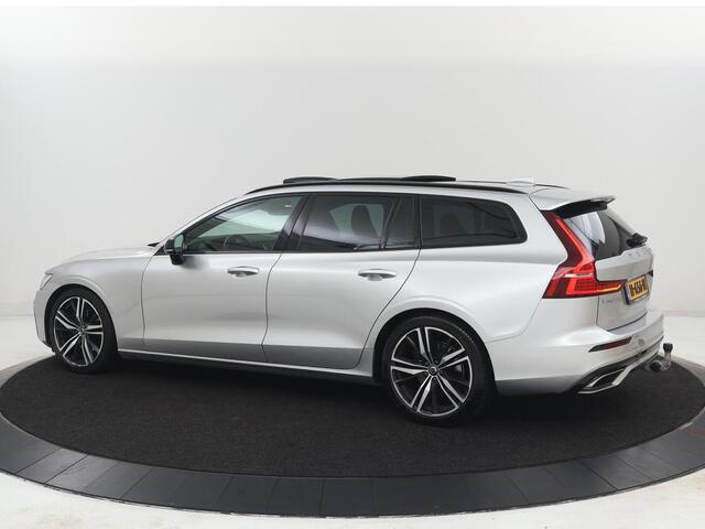 Volvo V60 2.0 T4 R-Design Panoramadak | Full LED | Trekhaak | Carplay | Pilot assist | Navigate | Stoel & Stuurverwarming | Achteruitrij camera | Cruise control | Climate control