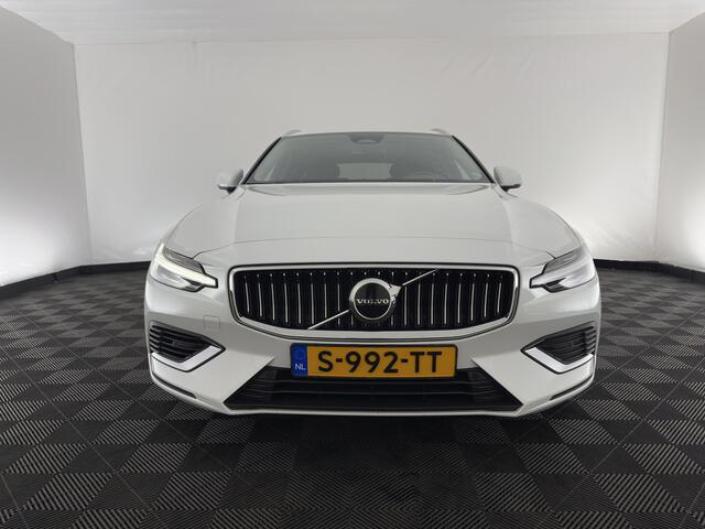 Volvo V60 2.0 T6 Plug-in hybrid AWD Core Bright Aut. (INCL.BTW) *FULL-LED | DIGI-COCKPIT | HEATED-COMFORTSEATS | KEYLESS | DAB | PRIVACY-GLASS | CARPLAY | NAVI-FULLMAP | TOWBAR | 18''ALU*