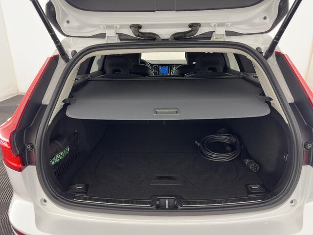 Volvo V60 2.0 T6 Plug-in hybrid AWD Core Bright Aut. (INCL.BTW) *FULL-LED | DIGI-COCKPIT | HEATED-COMFORTSEATS | KEYLESS | DAB | PRIVACY-GLASS | CARPLAY | NAVI-FULLMAP | TOWBAR | 18''ALU*