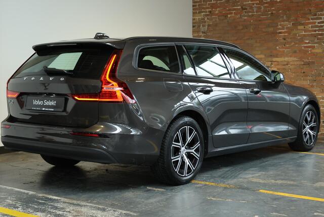 Volvo V60 B3 Essential Edition | Parkeercamera | Parkeersensoren voor + achter | Stoelverwarming voor + achter | Stuurwielverwarming | Dealeronderhouden | Navigatie |