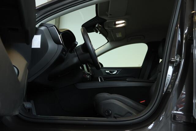 Volvo V60 B3 Essential Edition | Parkeercamera | Parkeersensoren voor + achter | Stoelverwarming voor + achter | Stuurwielverwarming | Dealeronderhouden | Navigatie |