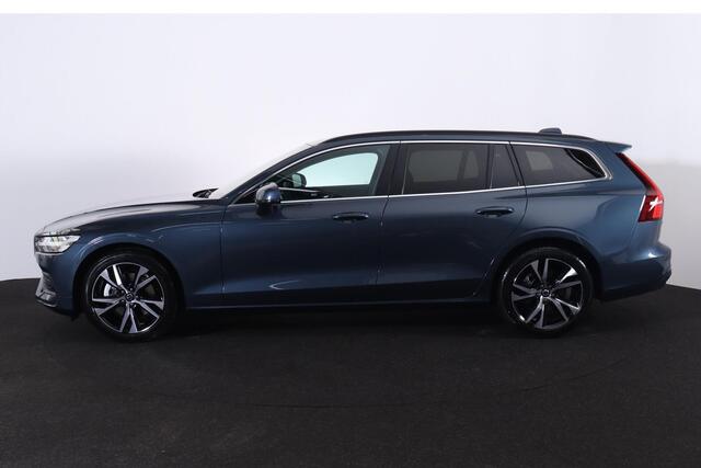 Volvo V60 B3 Core - IntelliSafe Assist & Surround - Parkeercamera achter - Verwarmde voorstoelen, stuur & achterbank - Parkeersensoren voor & achter - Extra getint glas - Elektr. inklapbare trekhaak - 18' LMV