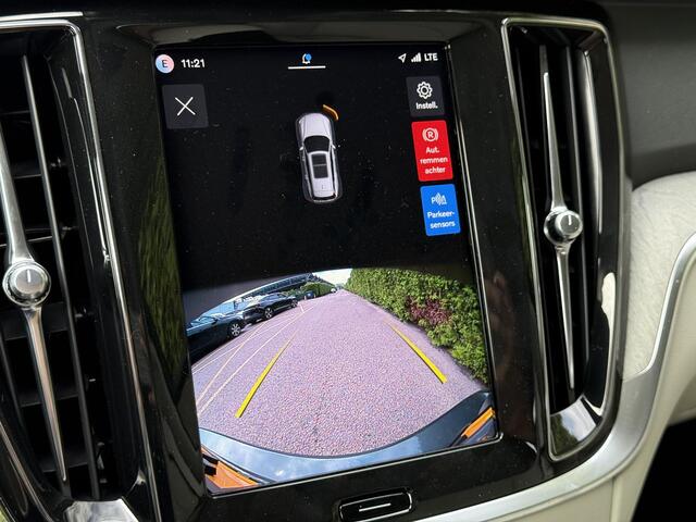 Volvo V60 T8 Plug-in hybrid AWD Plus Dark