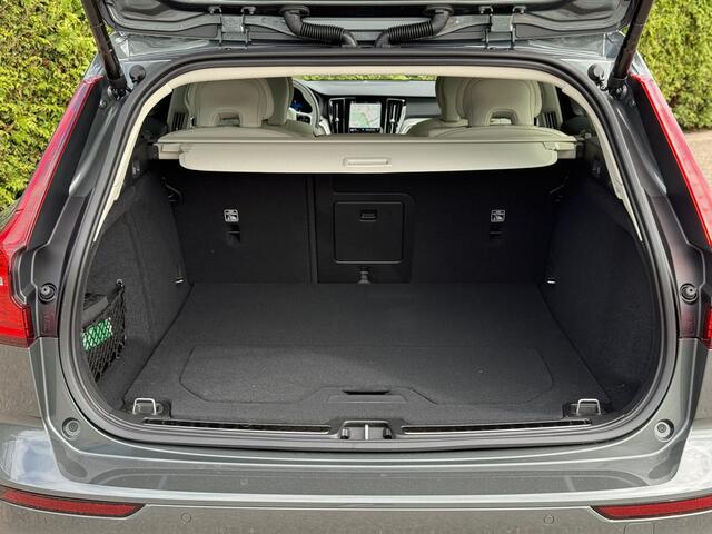 Volvo V60 T8 Plug-in hybrid AWD Plus Dark