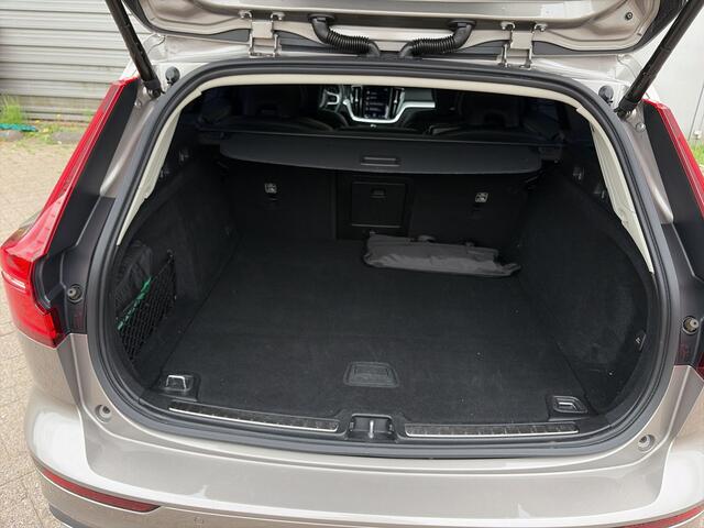 Volvo V60 2.0 B3 Inscription / Stoelverwarming / Elektr. Verstelb. Voorstoelen / Panoramadak /