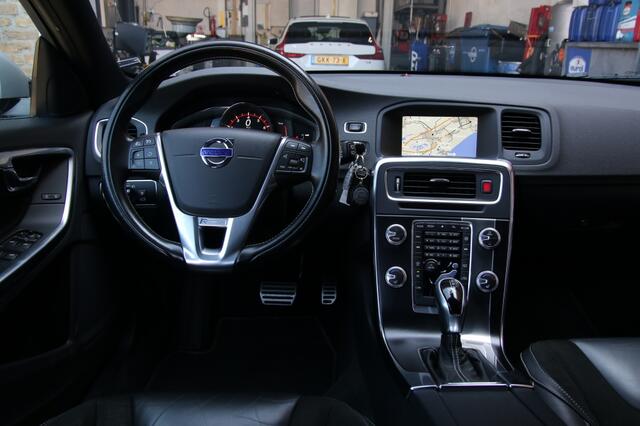 Volvo V60 2.0 T4 Momentum R-Design | Camera achter | Parkeersensoren V+A | Navi