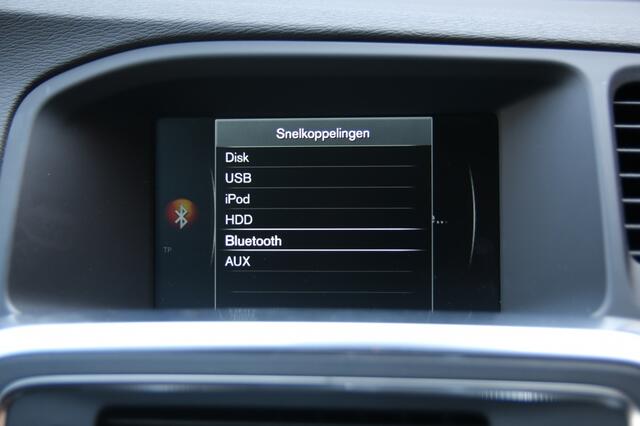 Volvo V60 2.0 T4 Momentum R-Design | Camera achter | Parkeersensoren V+A | Navi
