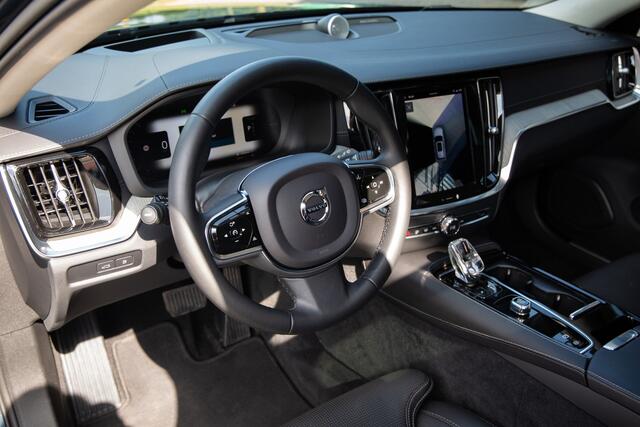 Volvo V60 2.0 T8 Plug-in hybrid AWD Ultimate Dark , Long Range, Bowers&Wilkins, Adap. cruise, Panoramadak, Stoelventilatie, Massage, Luxe!