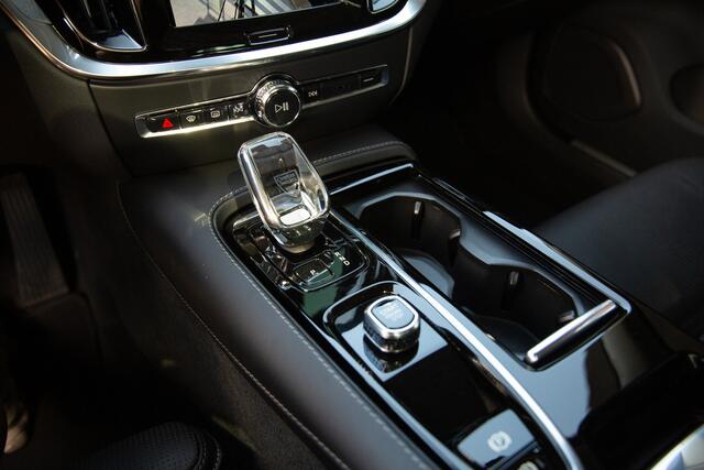 Volvo V60 2.0 T8 Plug-in hybrid AWD Ultimate Dark , Long Range, Bowers&Wilkins, Adap. cruise, Panoramadak, Stoelventilatie, Massage, Luxe!