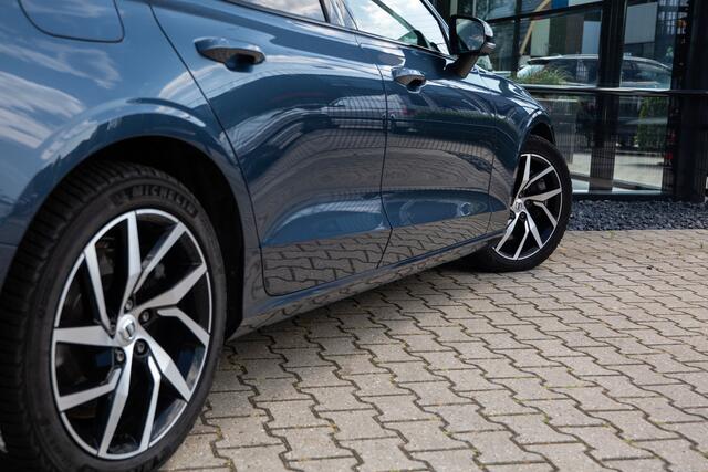 Volvo V60 2.0 T8 Plug-in hybrid AWD Ultimate Dark , Long Range, Bowers&Wilkins, Adap. cruise, Panoramadak, Stoelventilatie, Massage, Luxe!