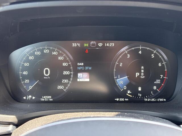 Volvo V60 2.0 B4 Business Pro | Adaptieve cruise control | Blis | Verwarmde voorstoelen | AppleCar Play | DAB | Trekhaak | LED | Parkeersensoren achter |