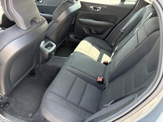 Volvo V60 2.0 B4 Business Pro | Adaptieve cruise control | Blis | Verwarmde voorstoelen | AppleCar Play | DAB | Trekhaak | LED | Parkeersensoren achter |