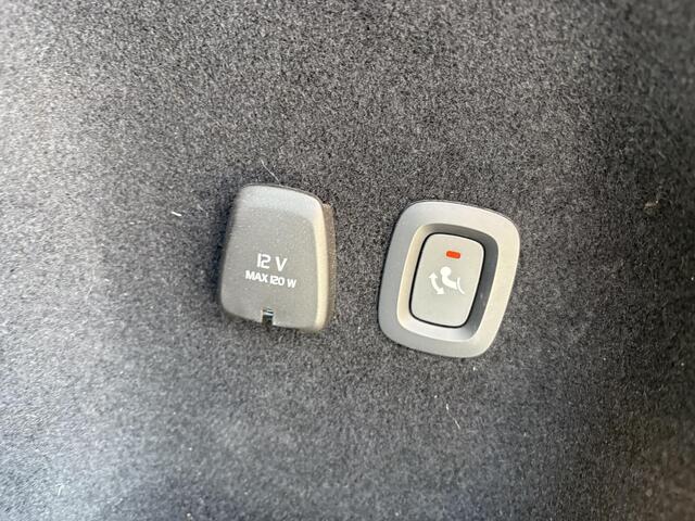Volvo V60 2.0 B4 Business Pro | Adaptieve cruise control | Blis | Verwarmde voorstoelen | AppleCar Play | DAB | Trekhaak | LED | Parkeersensoren achter |