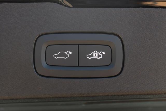 Volvo V60 B4 211PK Automaat Inscription Adaptieve Cruise Control / Elektrisch verstelbare voorstoelen met geheugen op de bestuurdersstoel / Apple Carplay / Dab+ / Lane keeping Aid / Navigatie / Stoelverwarming