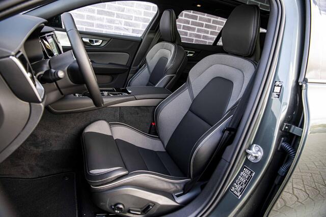 Volvo V60 T6 Plug-in hybrid AWD Ultra Dark | Google | Long Range | Schuif-/Kanteldak | Adaptieve Cruise Control | DAB | Head-Up Display | Camera | Stoelverwarming Voor + Achter | Harman Kardon Audio | Getint Glas | Zitverlenging | Elek. Stoelen | Memory | 19" LM
