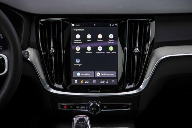 Volvo V60 T6 Plug-in hybrid AWD Ultra Dark | Google | Long Range | Schuif-/Kanteldak | Adaptieve Cruise Control | DAB | Head-Up Display | Camera | Stoelverwarming Voor + Achter | Harman Kardon Audio | Getint Glas | Zitverlenging | Elek. Stoelen | Memory | 19" LM
