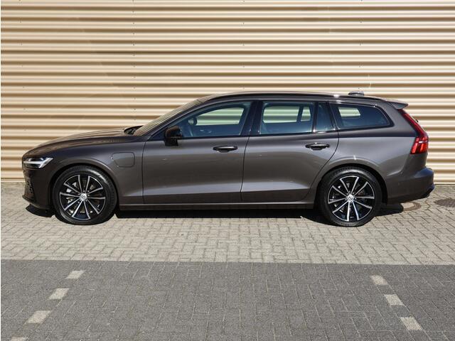 Volvo V60 T6 Plug-in hybrid AWD Plus Dark | Trekhaak | 360 camera | Harman Kardon
