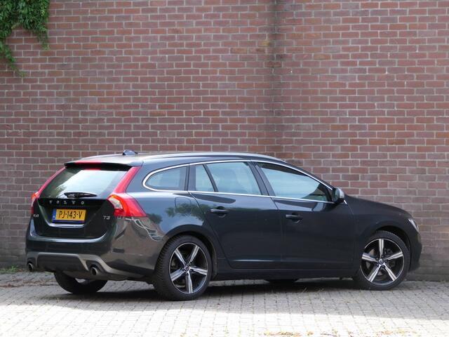 Volvo V60 1.5 T3 R-design Xenon / Regensensor / Bluetooth / Navi
